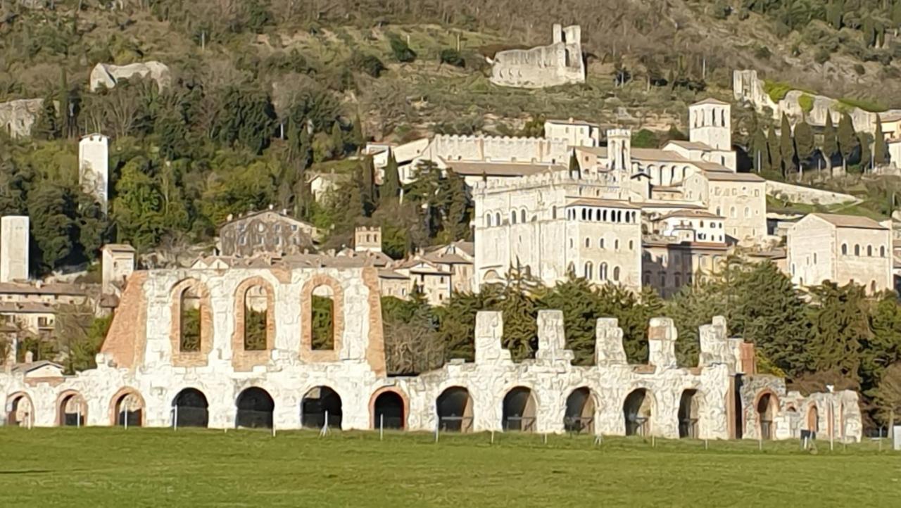 Appartement A Casa Di Cristina à Gubbio Extérieur photo